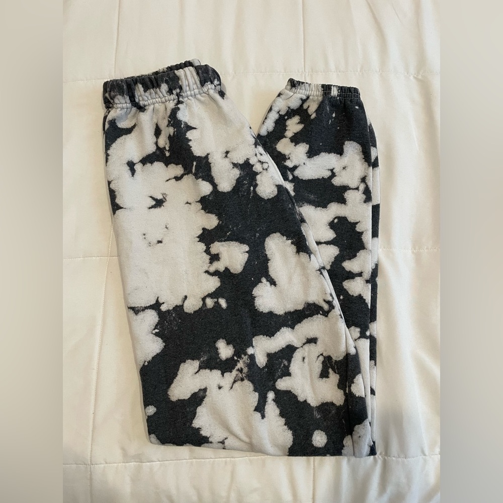 tie-dye sweatpants